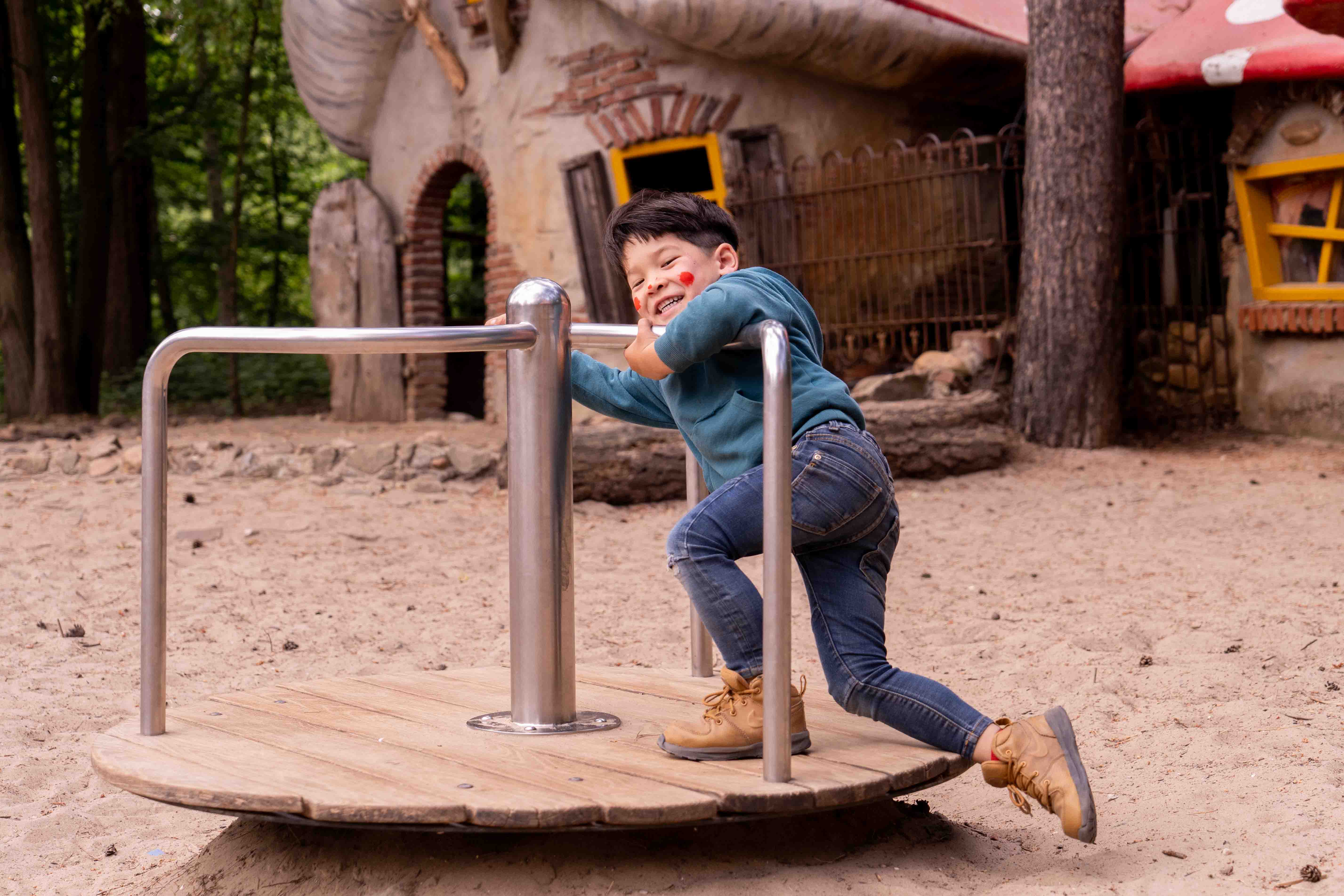 spelen in het speelterrein